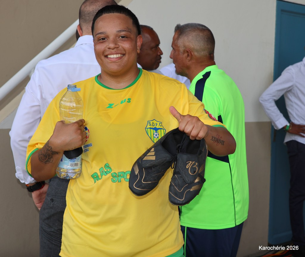 Laure Robert : L’enfant prodige du football est de retour (et elle n’est pas venue pour&nbsp;bronzer)